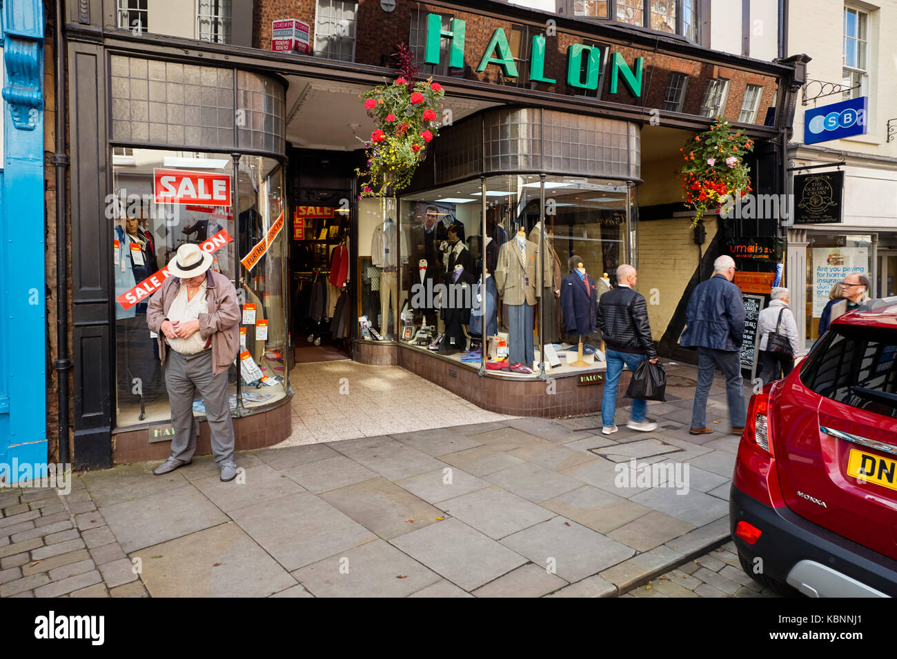 Halon mens outfitters Shop in der High Street, Shrewsbury Stockfoto