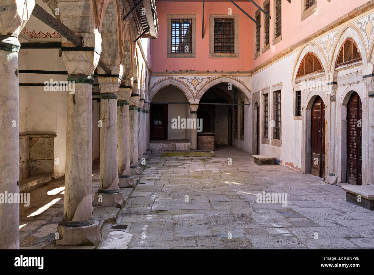 Innenhof der Nebenfrauen im Harem des Topkapi Palast in Istanbul, Türkei. Stockfoto