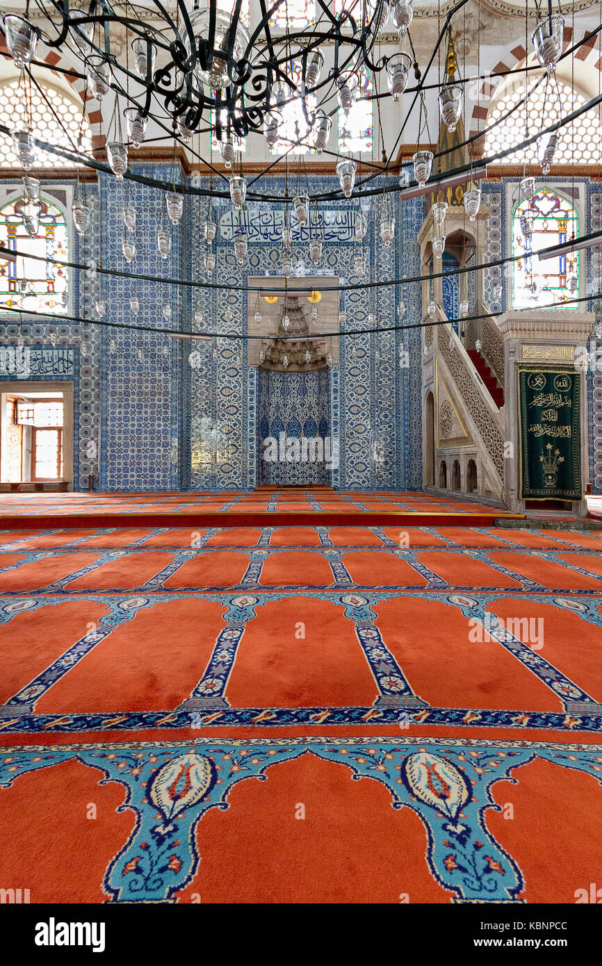 Innenraum der Rustem Pasa Moschee, in Istanbul, Türkei. Stockfoto