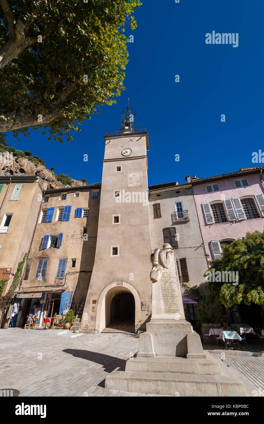 Place de la Mairie, Dorf Cotignac Provence Verte/Provence Alpes Cote D'Azur, Var Frankreich (83), Stockfoto