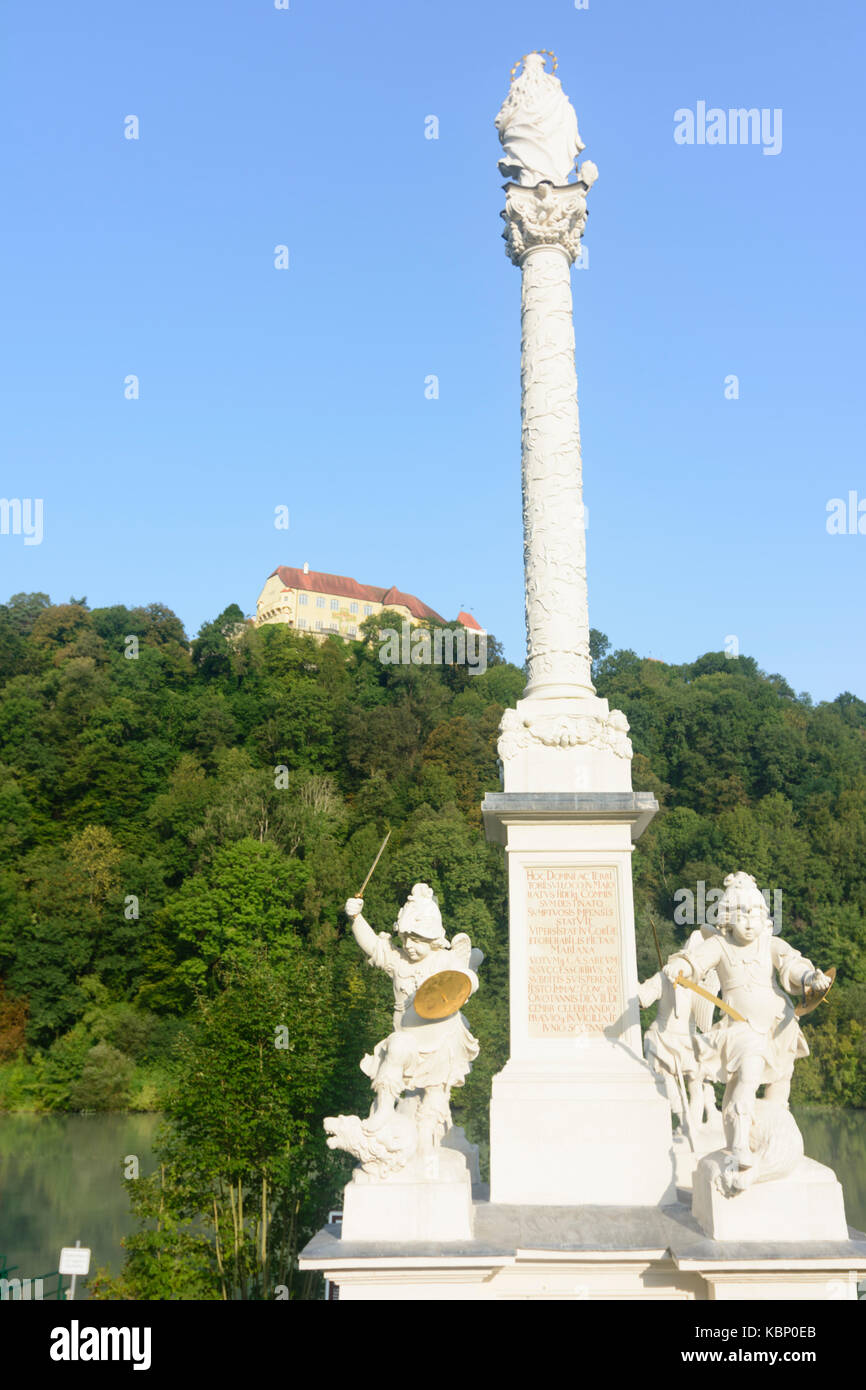 Schloss Neuburg am Inn, Hängebrücke, Mariensäule, Neuburg am Inn, Niederbayern, Oberbayern, Bayern, Bayern, Deutschland Stockfoto