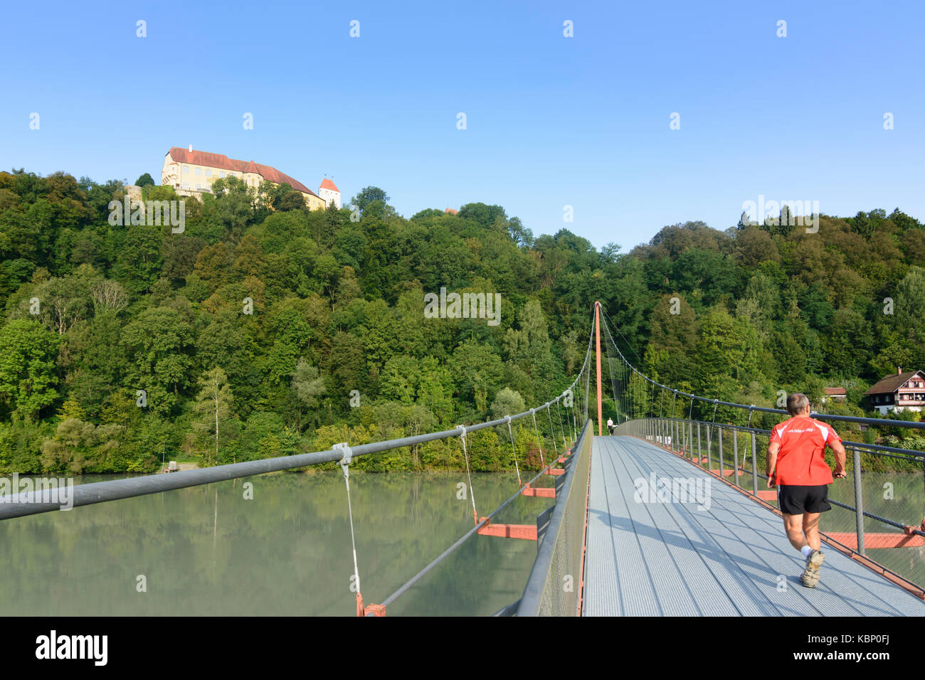 Schloss Neuburg am Inn, Hängebrücke, Neuburg am Inn, Niederbayern, Oberbayern, Bayern, Bayern, Deutschland Stockfoto