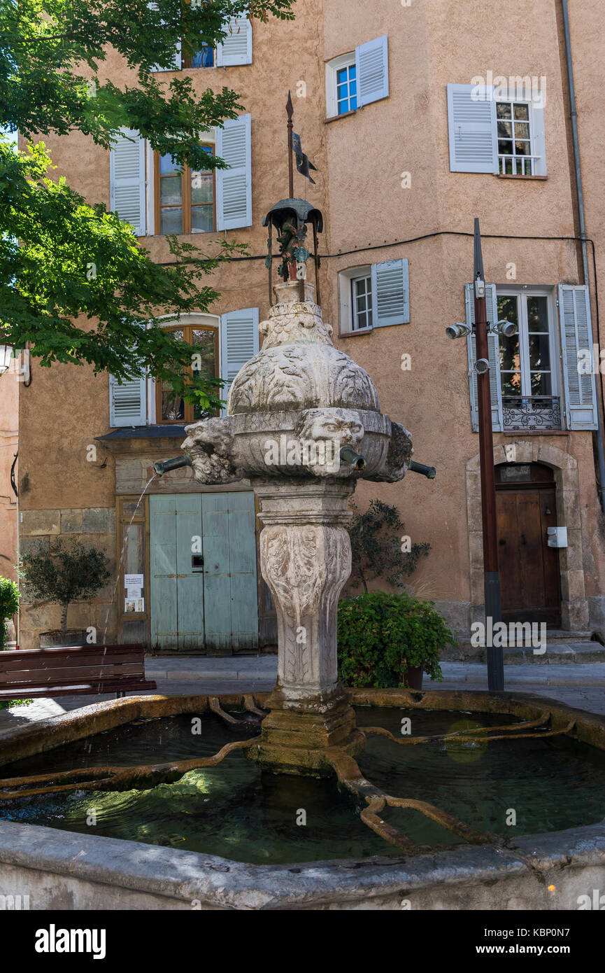 Fontaine du Dorf Cotignac Provence Verte/Provence Alpes Cote D'Azur, Var Frankreich (83), Stockfoto