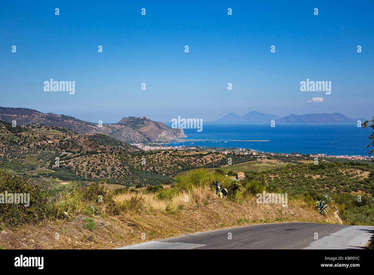 Tindari (Sizilien, Italien) - Landschaft von Tindari und Äolische Inseln Stockfoto