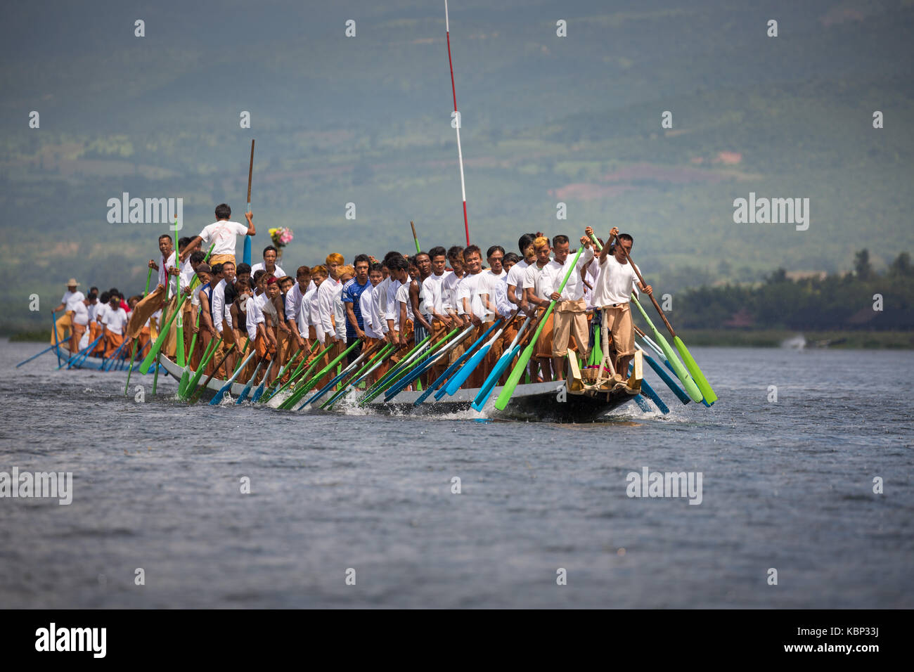 Asien, Myanmar, Shen, Inle See, Boat Race Wettbewerb beim Phaung Daw Oo Pagode Festival, Inn Kaung Dorf. Stockfoto