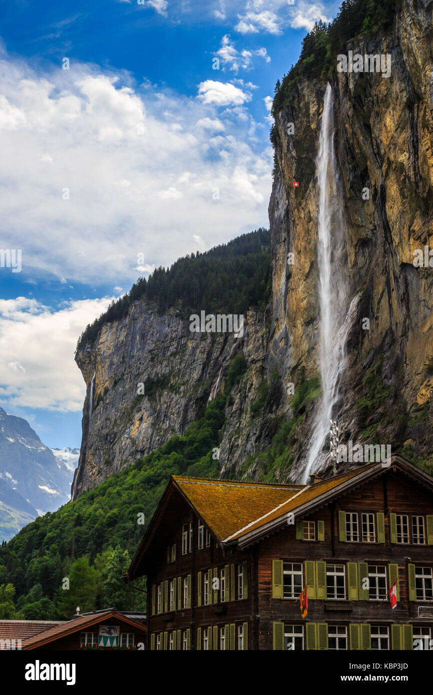 Staubbachfall, 297 Meter (974 ft) dritte höchste fallen in der Schweiz.  lauterbrunnen, Berner Oberland, Schweiz Stockfotografie - Alamy