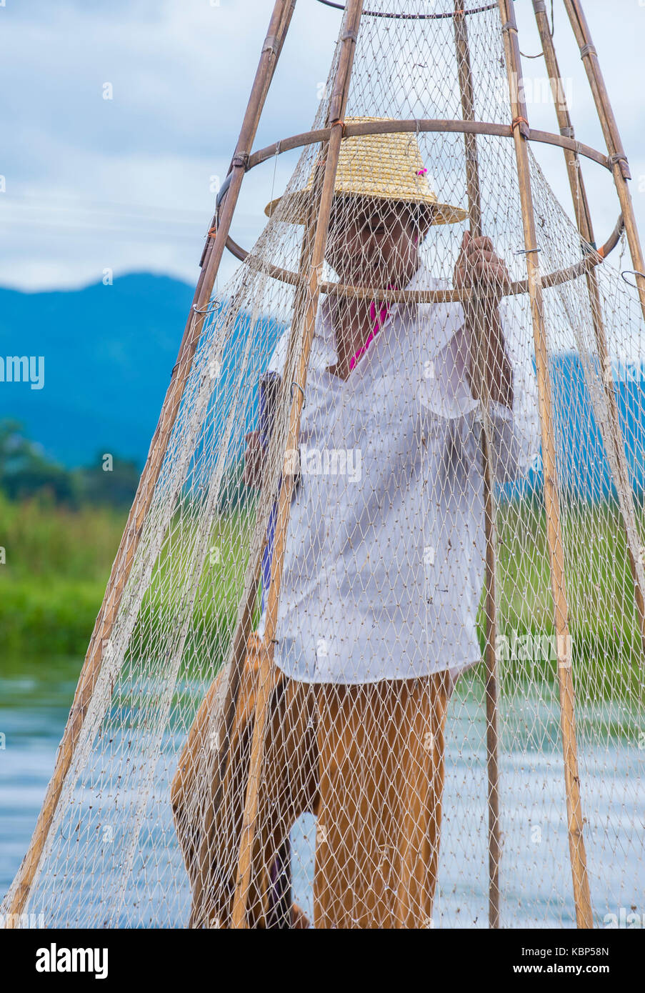 INLE SEE, MYANMAR - 07.SEPTEMBER: burmesische Fischer am Inle Lake Myanmar am 07 September 2017, Inle See ist ein Süßwassersee in Shan Staat entfernt Stockfoto