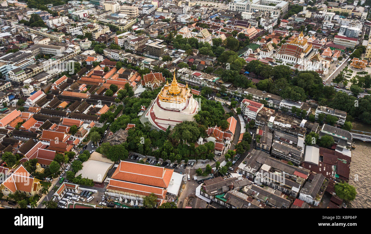 'Goldenen Berg' Wat Saket Ratcha Wora Maha Wihan beliebte Bangkok touristische Attraktion, Wahrzeichen von Bangkok Thailand. top View Stockfoto