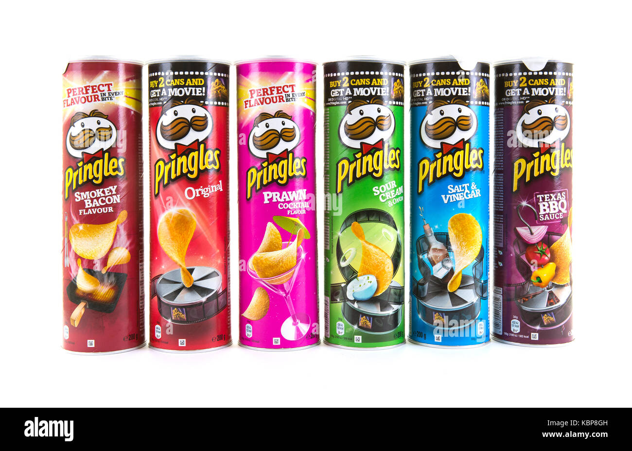 SWINDON, Großbritannien - 30 September, 2017: Sechs Röhren von Pringles auf weißem Hintergrund Stockfoto