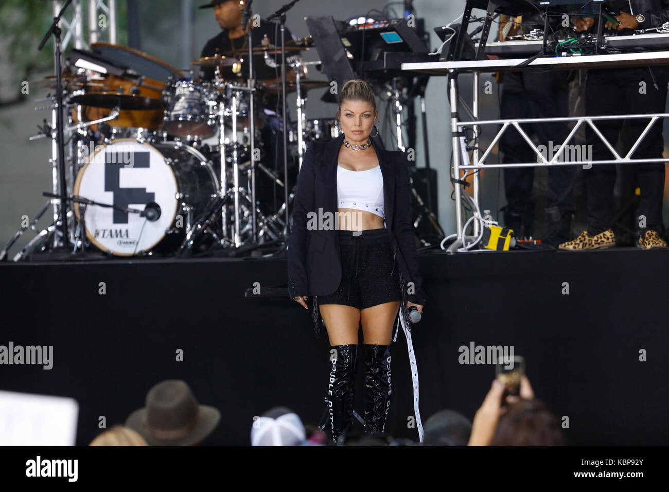 Fergie The Dutchess fördert Ihr neues Album 'doppelte' mit einer Leistung auf der Today Show von NBC auf 9/22/17. Stockfoto