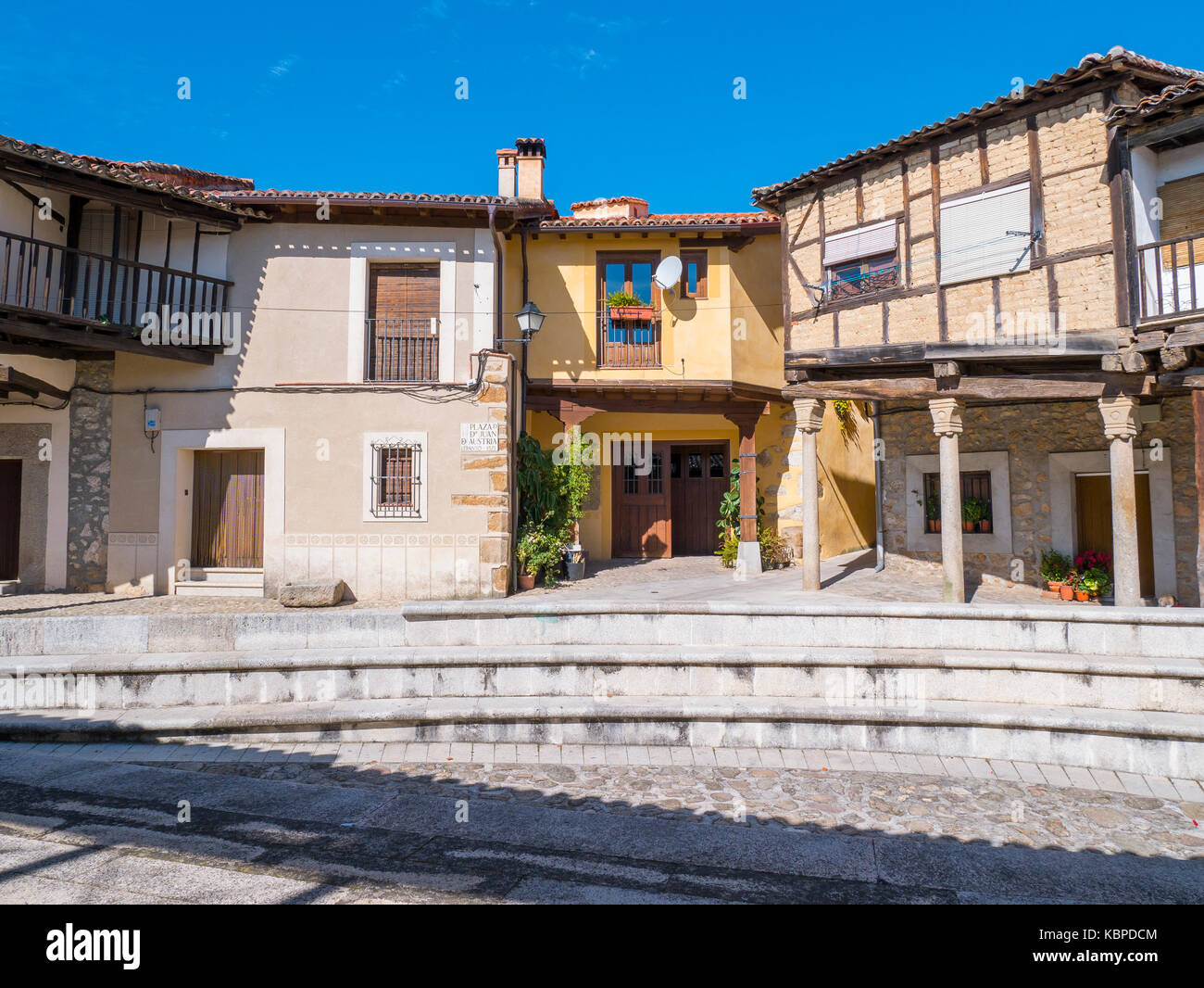 Plaza de Don Juan de Austria. Cuacos de Yuste. Cáceres. Der Extremadura. España Stockfoto