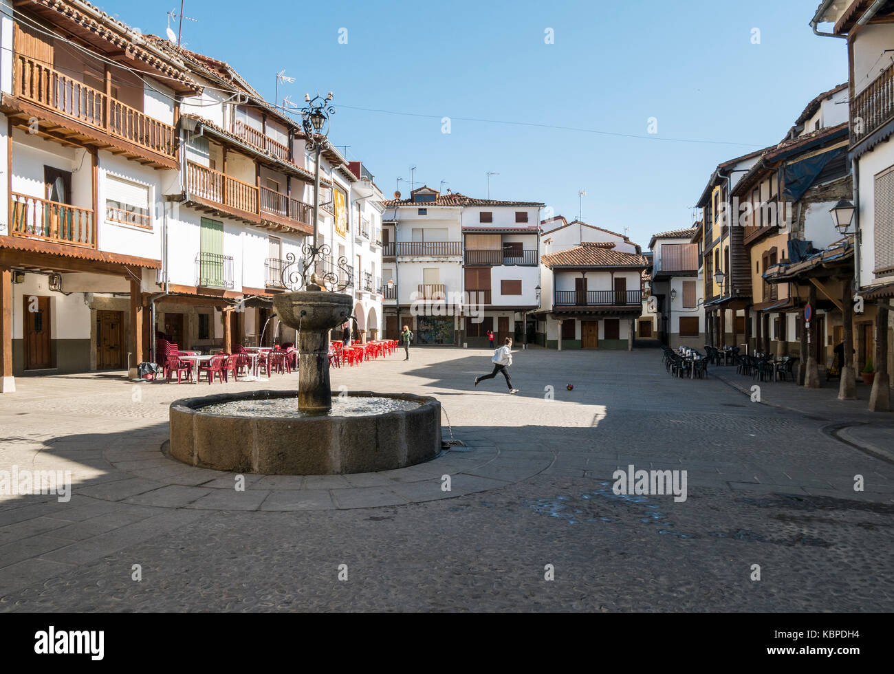 Plaza del escultor Aniceto Marinas. Villanueva de la Vera. Cáceres. Der Extremadura. España Stockfoto