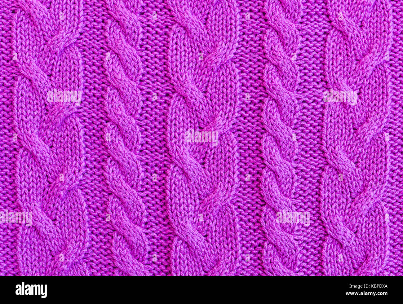 Gestrickte Pullover lila Hintergrund Stockfoto
