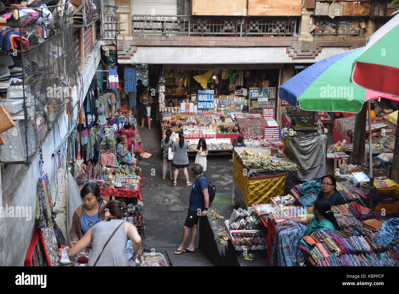 Der gedrängten Straße Markt in Ubud, Bali - Indonesien Stockfoto