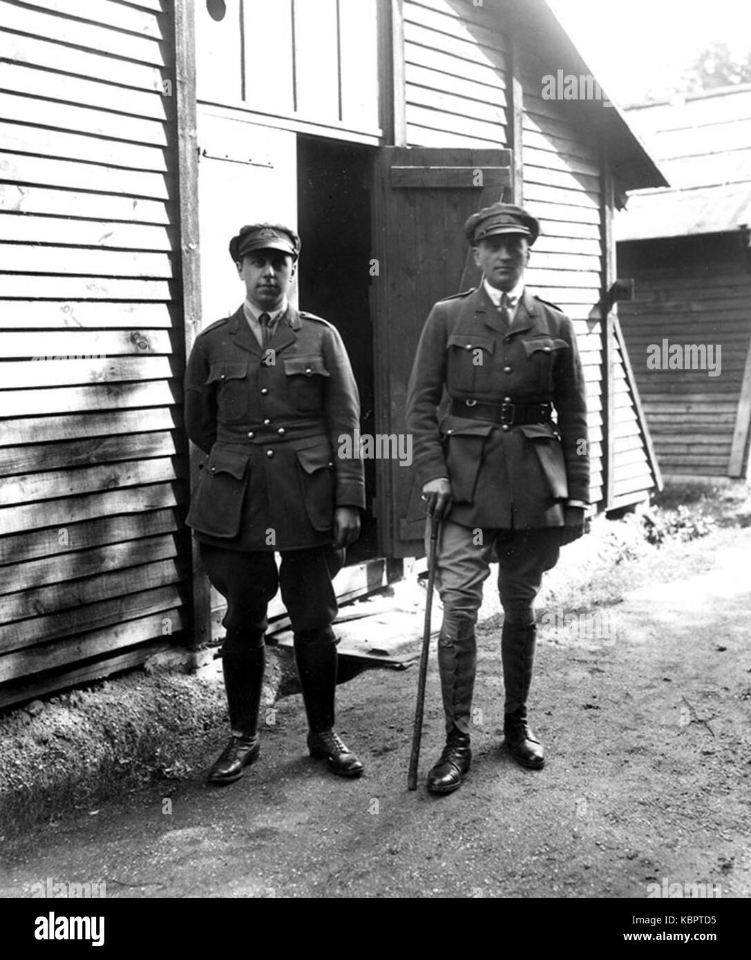 Assistant Inspector General Stephen Galatti und Generalinspekteur A. Piatt Andrew bei AFS-Hauptsitz in Paris, Frankreich, 1917 Stockfoto