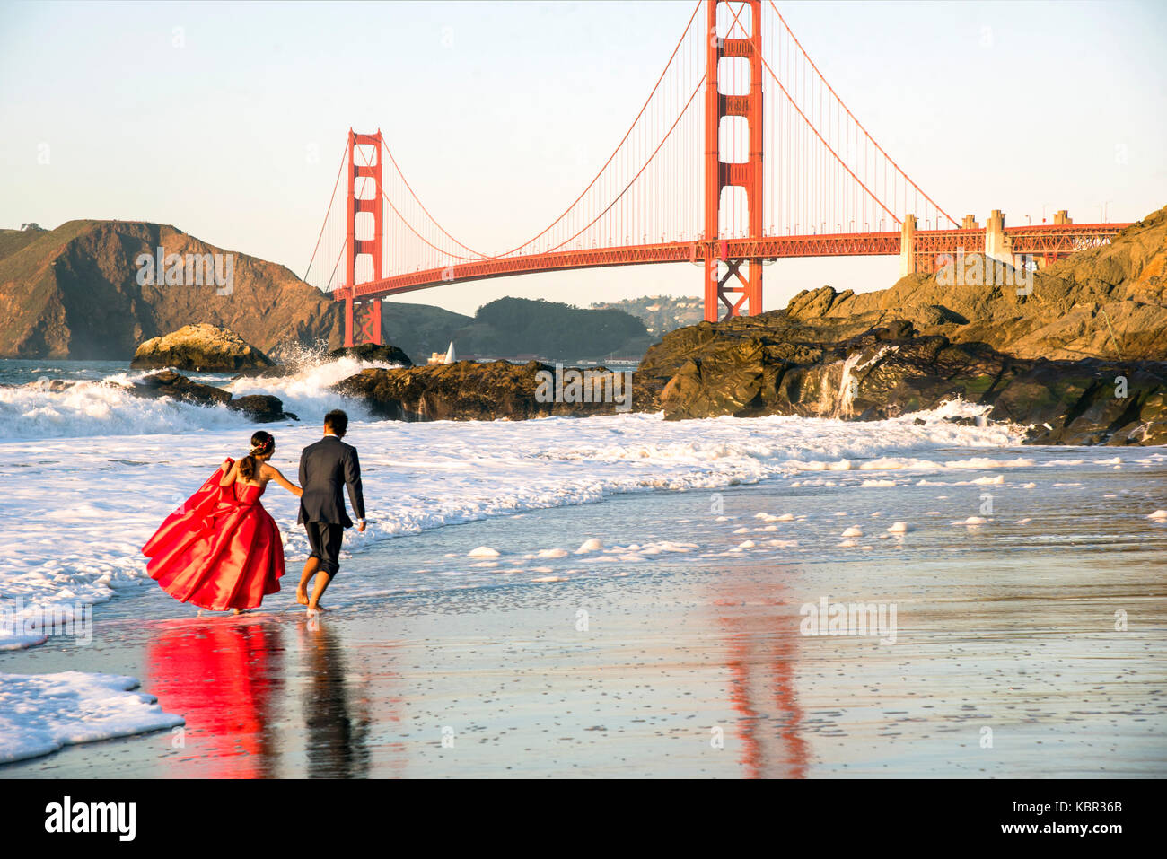 Hochzeit Foto, Baker Beach, Golden Gate Bridge, San Francisco, Kalifornien, USA Stockfoto