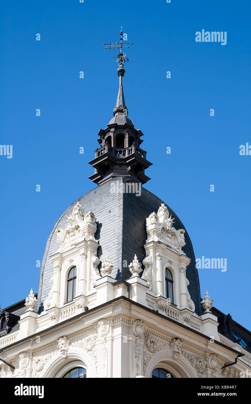 Riga. Jugendstilgebäude, Fragment mit wetterfahne Stockfoto