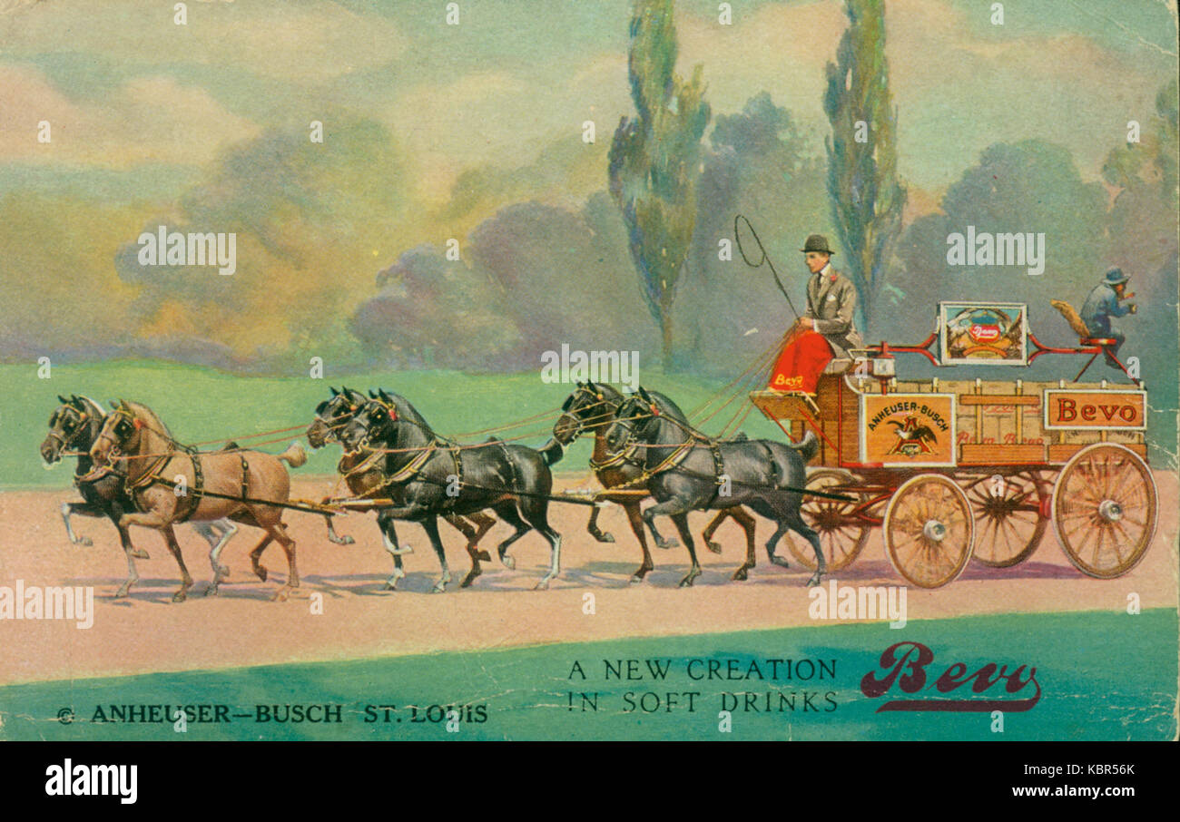 Dieses Bild aus den 1910er Jahren zeigt die Marke Bevo alkoholfreie Getränke, die von Anheuser Busch in St. Louis produziert wurde. Bevo wurde als alkoholfreies Getränk vermarktet, insbesondere während der Prohibition. Stockfoto