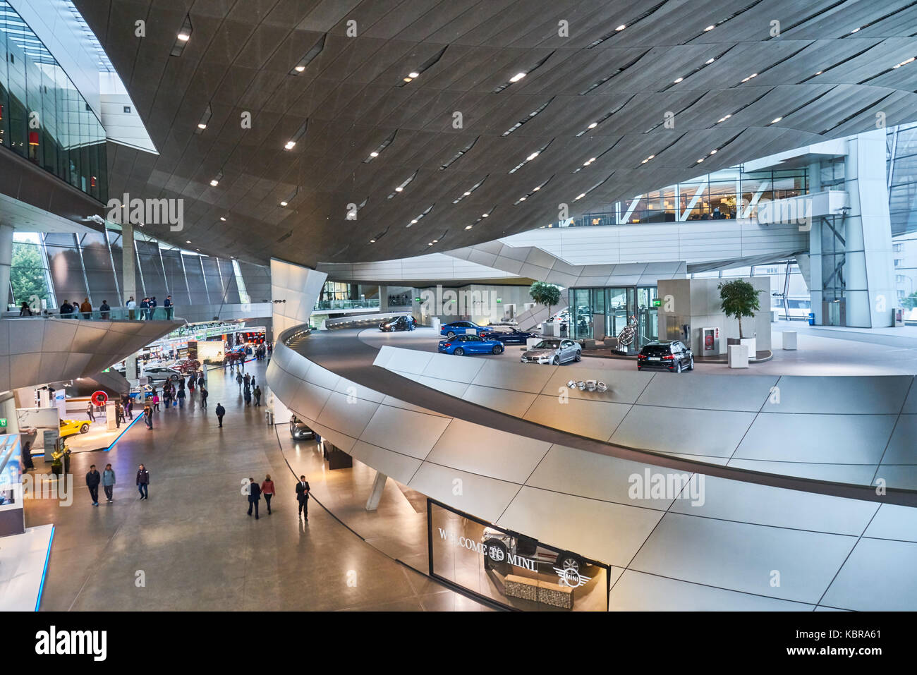 BMW Welt (BMW Welt) in München, Deutschland. Die BMW Welt ist ein multi-funktionales Kundenerlebnis und die Ausstellung der BMW AG. Stockfoto