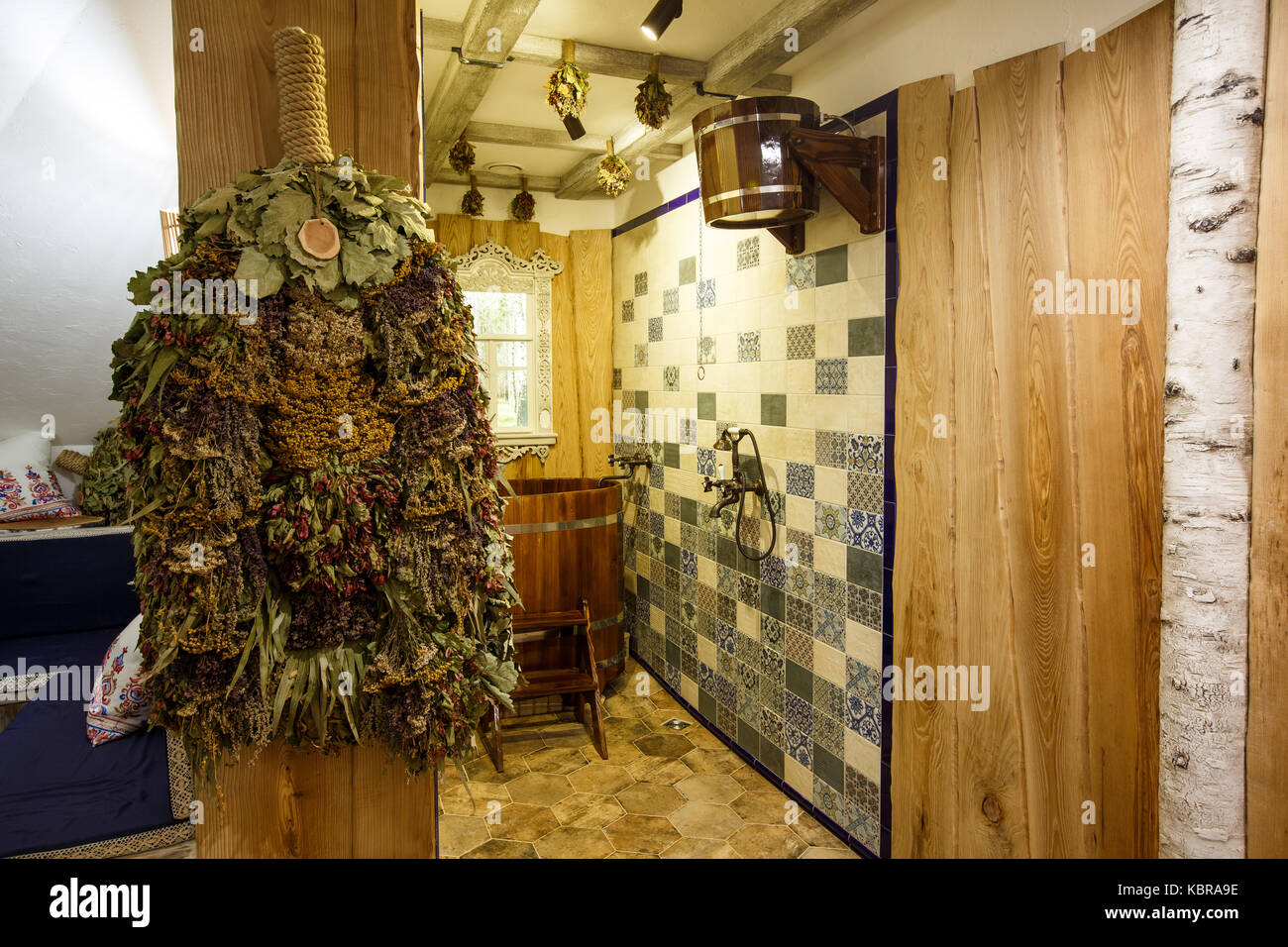 Luxus und niedlichen Innere des russischen Holzsauna Stockfoto