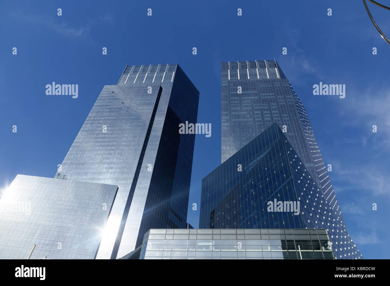Time Warner Center Glas Türmen in Midtown Manhattan, Columbus Circle, New York City, ein Wohnhaus und ein luxuriöses Einkaufszentrum. Stockfoto