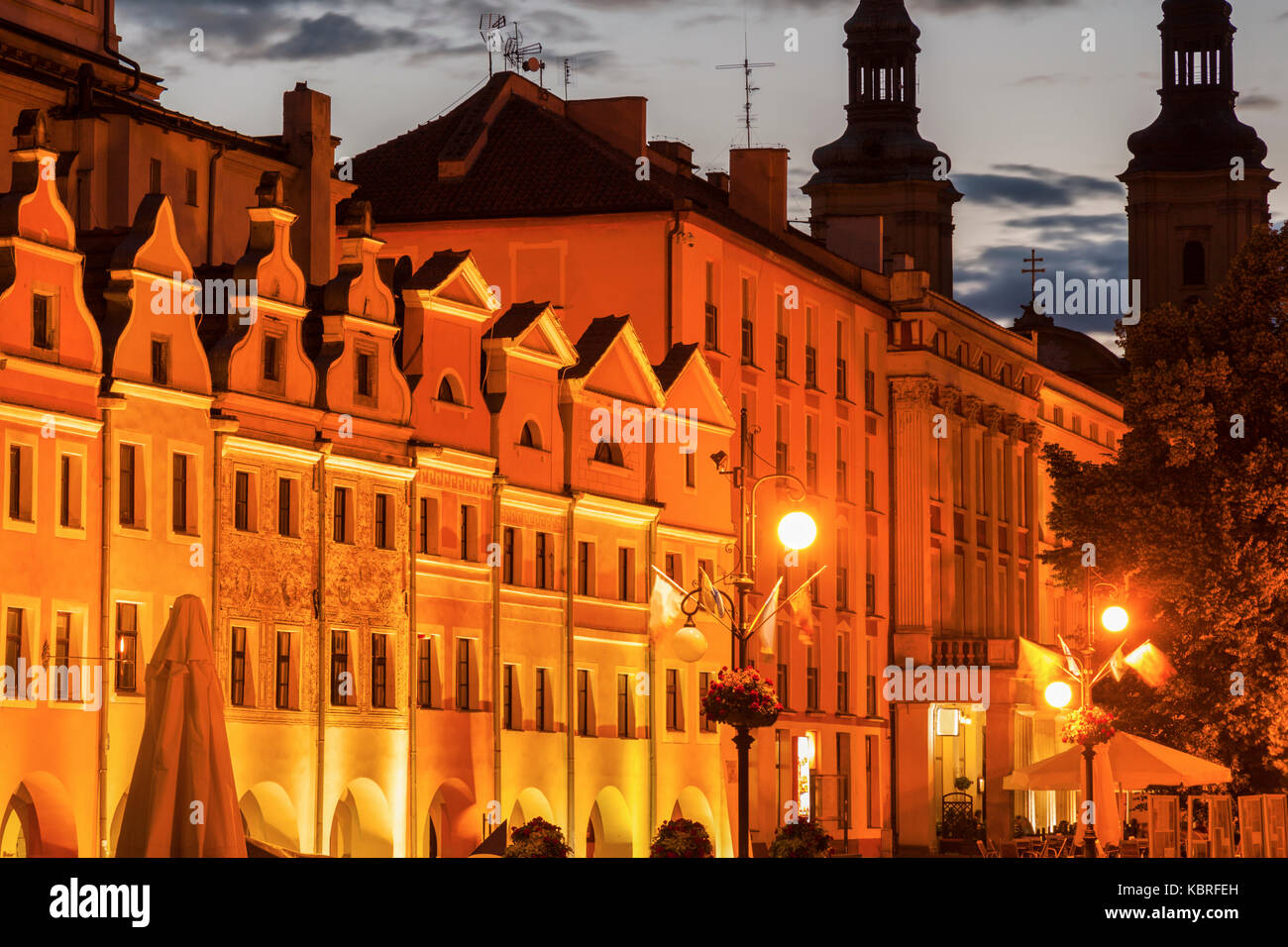 Architektur von Liegnitz am Abend. Liegnitz, Niederschlesien, Polen. Stockfoto
