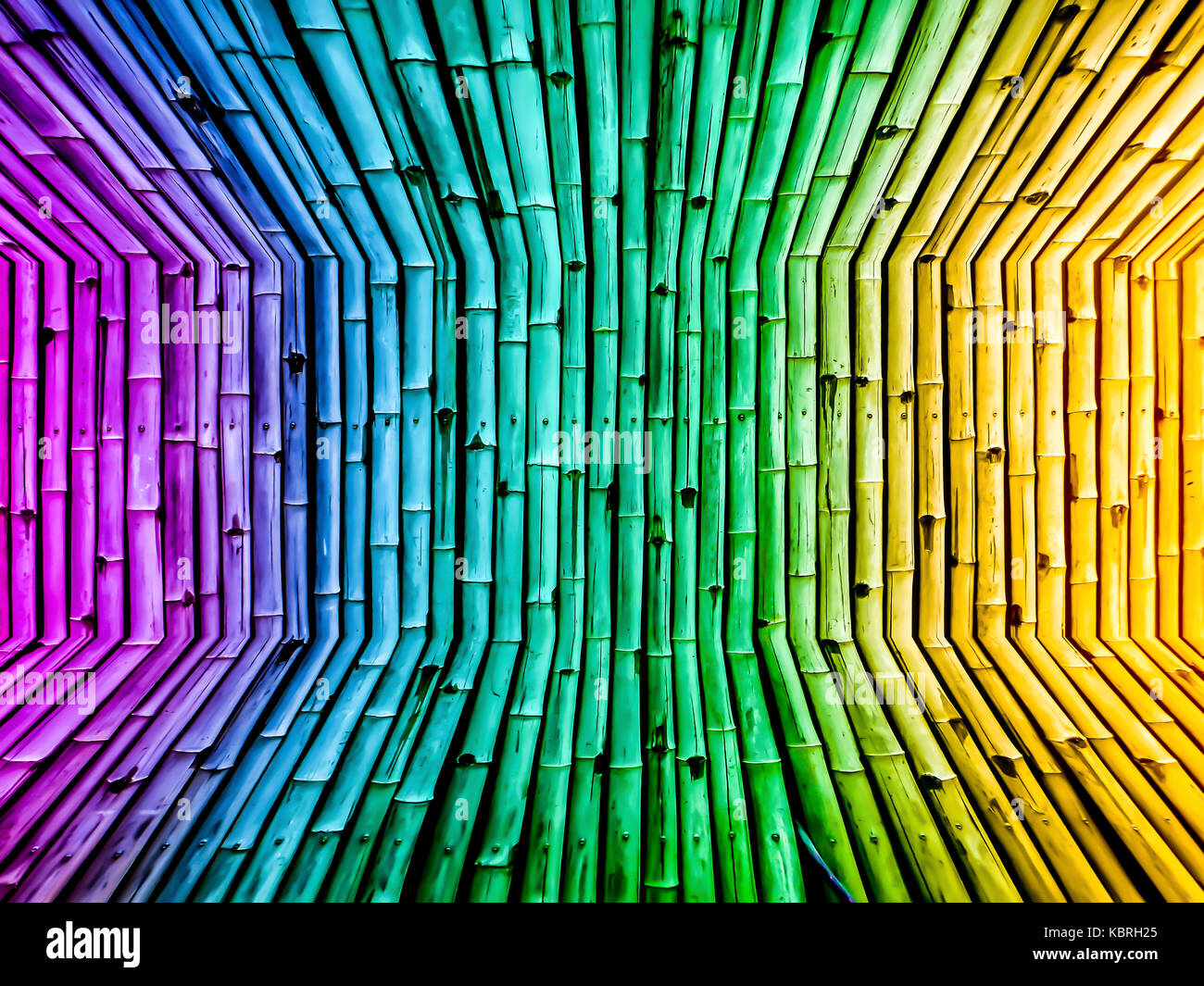 Bambus Zaun vintage Farbverlauf Regenbogen aus der Natur Stockfotografie -  Alamy