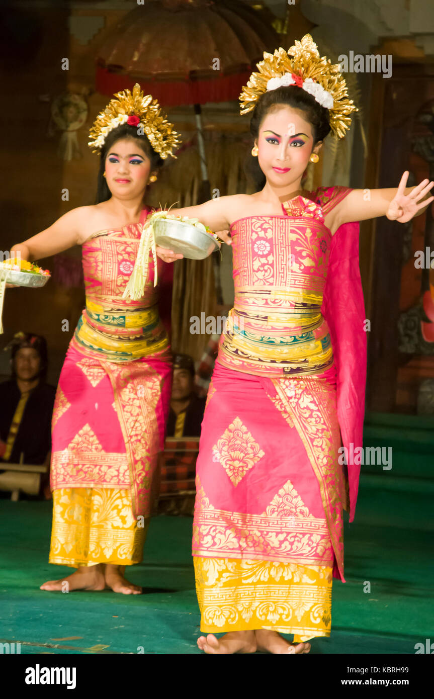 Traditionelle Jegog Tänzer in Ubud, dem kulturellen Hauptstadt von Bali, Indonesien durchführen Stockfoto