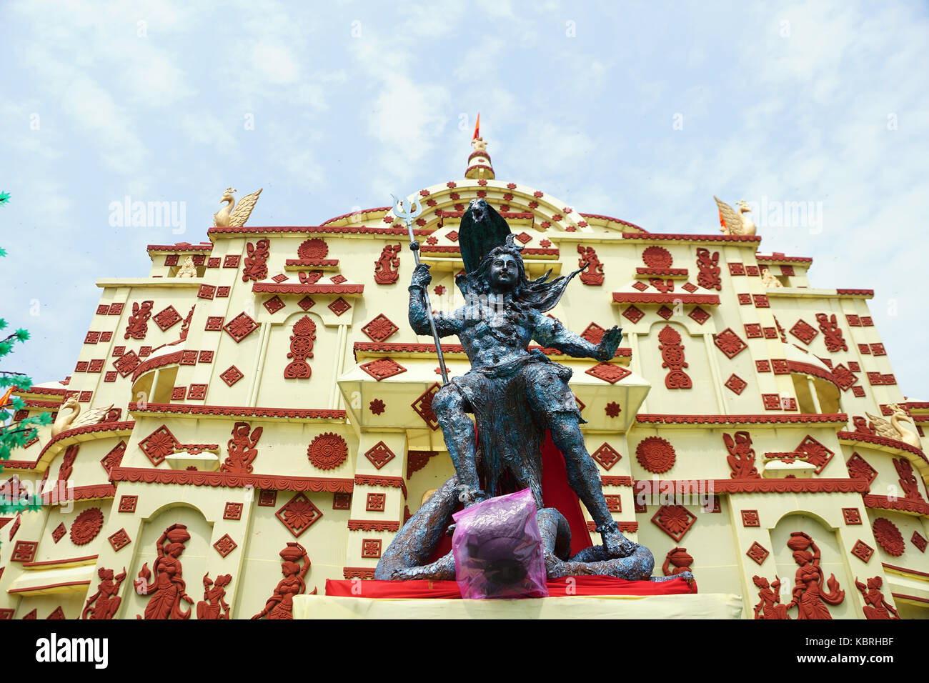 Das Idol von Lord Shiva und Durga Puja Pandal Stockfoto