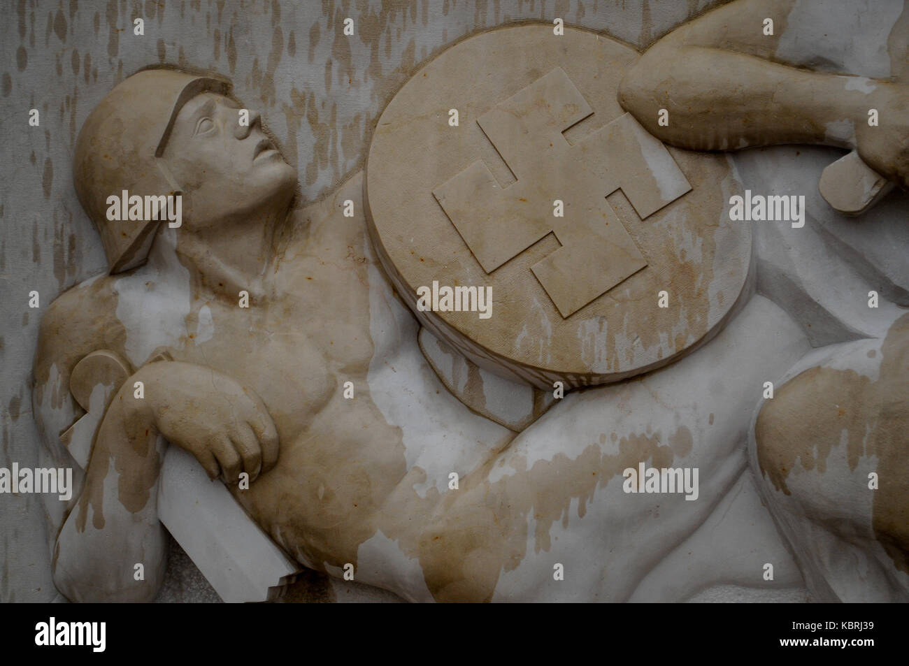 Denkmal in Erinnerung an die Opfer der Nazi-Besatzung, Bron (Frankreich) Stockfoto