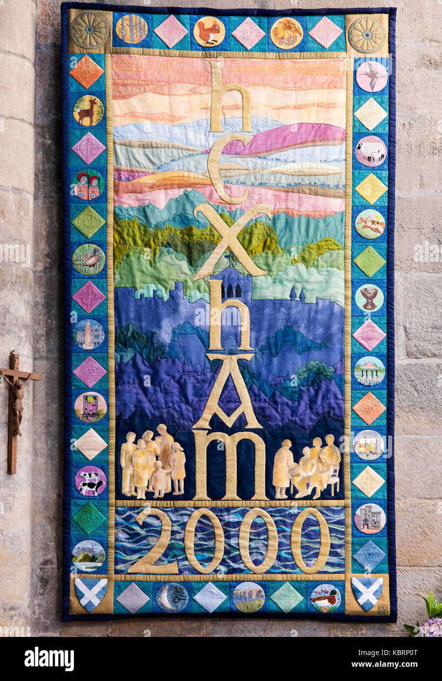 Eine symbolische Darstellung von Hexham, seine Geschichte und Lebensweise im Jahr 2000, Hexham Abbey, Großbritannien Stockfoto