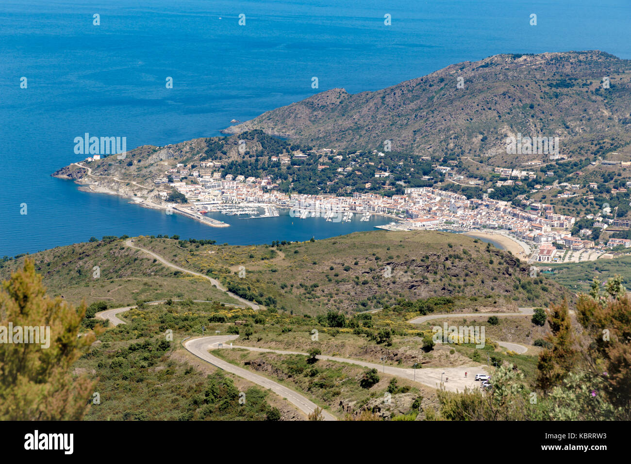 Spanische Küste Stadt bay Schuß von der Spitze des Hügels Stockfoto