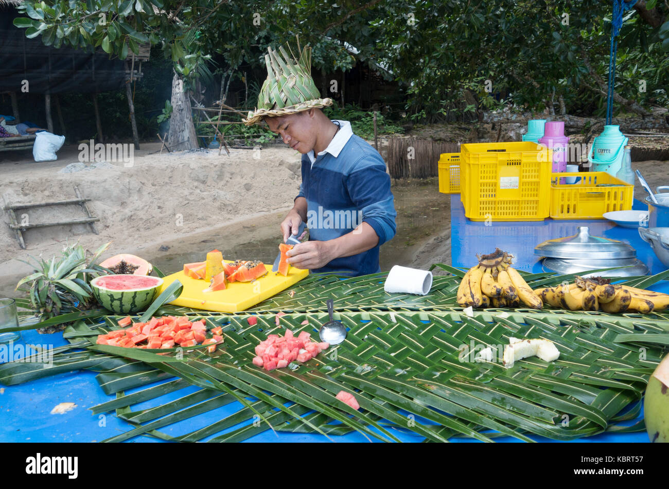 Philippinische Küche - die Zubereitung von Speisen auf einer Insel-Hopping-Reise, El Nido, Palawan, Philippinen Asien Stockfoto