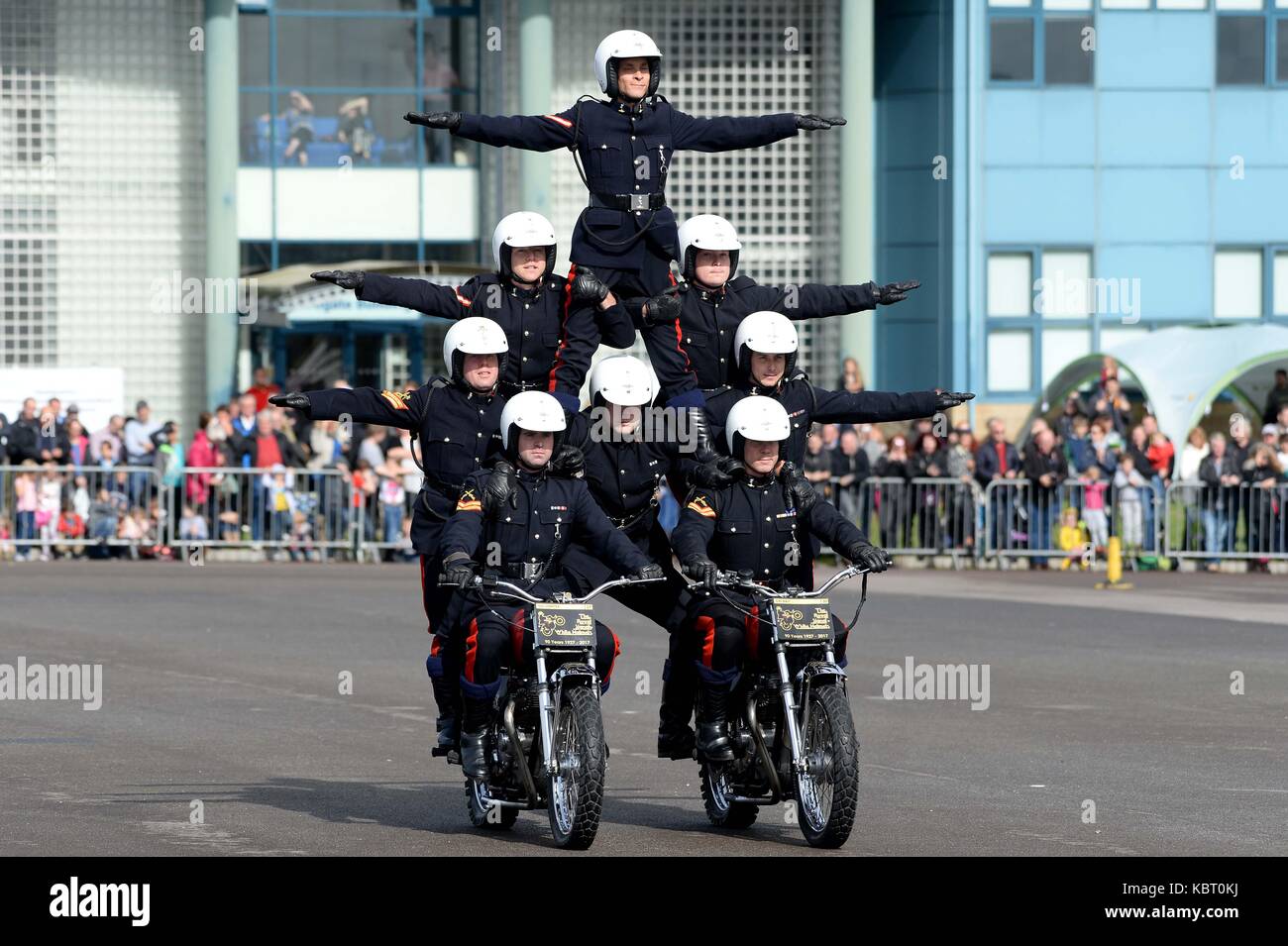 Blandford Camp, Dorset, UK, 30. September 2017. royal Signale weiße Helme Motorrad display Team Ihre letzte Anzeige Credit: finnbarr Webster/alamy leben Nachrichten Stockfoto