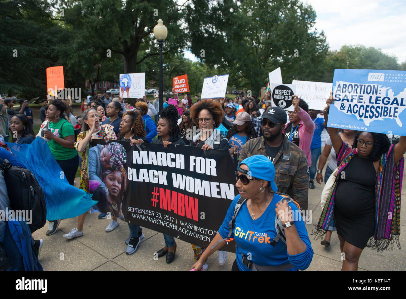 Washington, DC, USA. 30 Sep, 2017. März für Frauen marchers melden Sie im März für Gerechtigkeit zwischen den Rassen marchers im Lincoln Park in Washington, DC. Credit: Csm/Alamy leben Nachrichten Stockfoto