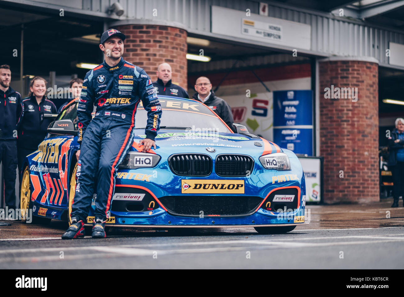 Fawkham, Longfield, UK. 1. Okt 2017. BTCC driver Andrew Jordan und Team BMW während der autogrammstunde des Dunlop MSA British Touring Car Championship in Brands Hatch (Credit: Gergo Toth/Alamy leben Nachrichten Stockfoto