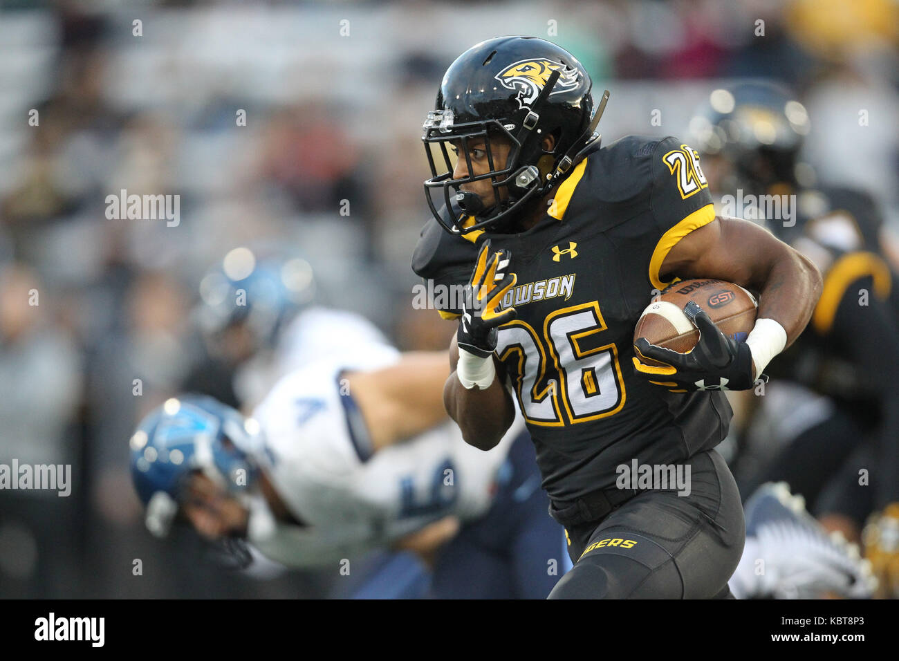 September 30, 2016: Towson Tigers wide receiver Rodney Dorsey #26 Nimmt ein Birdie auf einem Kick Return während des Spiels zwischen der Towson Tigers und die Villanova Wildkatzen bei Johnny Unitas Stadion in Towson, MD. Kenia Allen/CSM Stockfoto