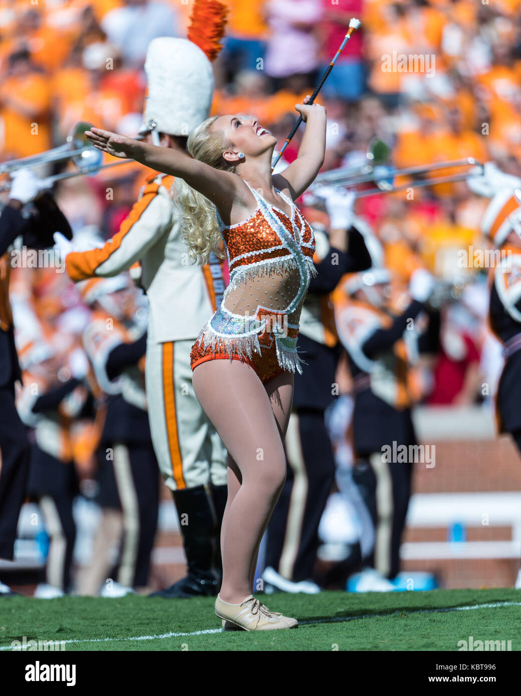 September 30, 2017: Tennessee Volunteers majorette während der NCAA Football Spiel zwischen der Universität von Tennessee Volunteers und die Universität von Georgia Bulldogs auf Neyland Stadium in Knoxville, TN Tim Gangloff/CSM Stockfoto