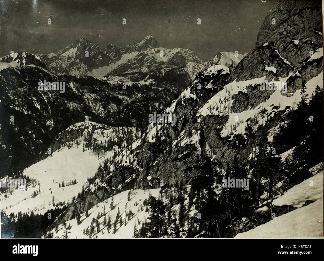 Wie Nr, 3264. Fortsetzung von Nr, 3264 Ein nach rechts. (BildID) 15500414 Stockfoto