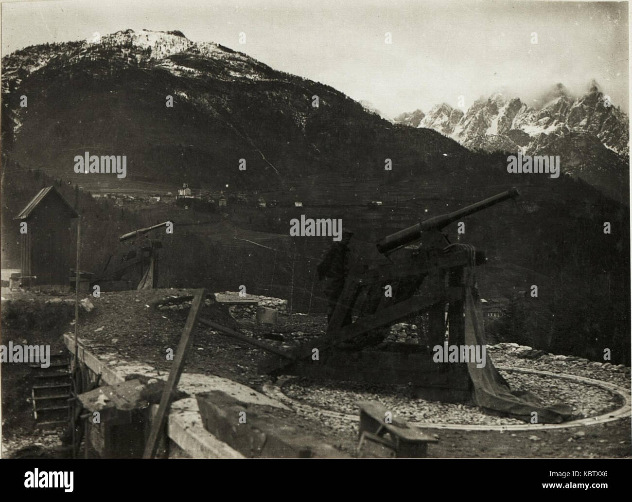 Pieve di Cadore, Fliegerabwehrkanone in einem Werk. (BildID) 15416430 Stockfoto