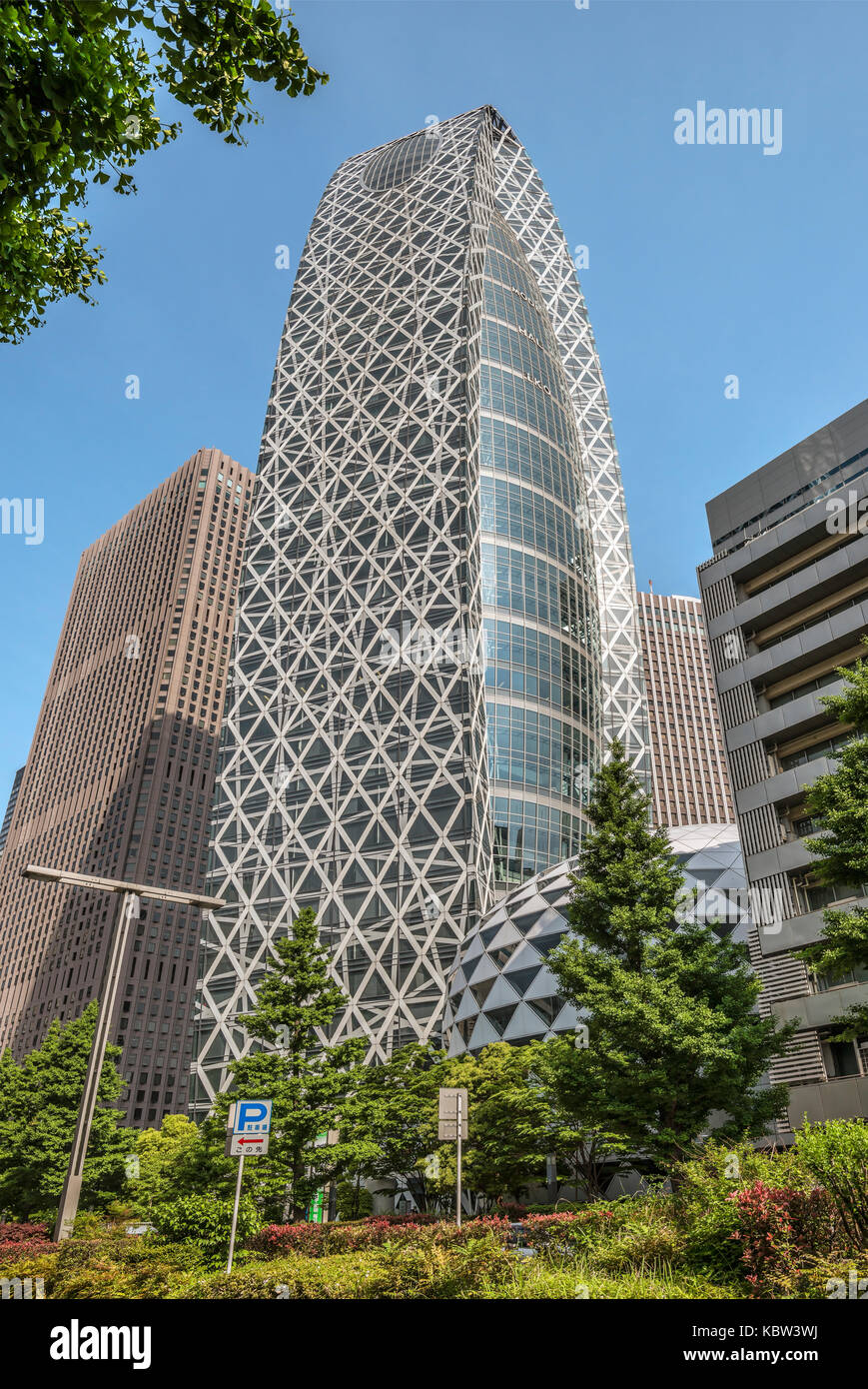 Mode Gakuen Cocoon Tower ist ein 204 Meter langen, 50-stöckigen Bildungseinrichtung im Nishi-Shinjuku Bezirk in Shinjuku, Tokyo, Japan. Stockfoto