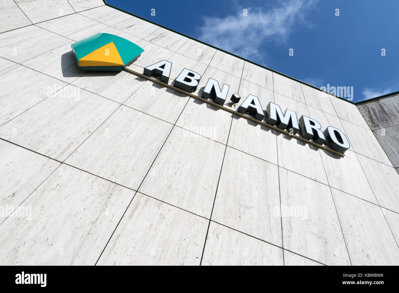 ABN AMRO Zeichen in Zweigstellen. ABN AMRO ist die drittgrößte Bank in den Niederlanden. Stockfoto