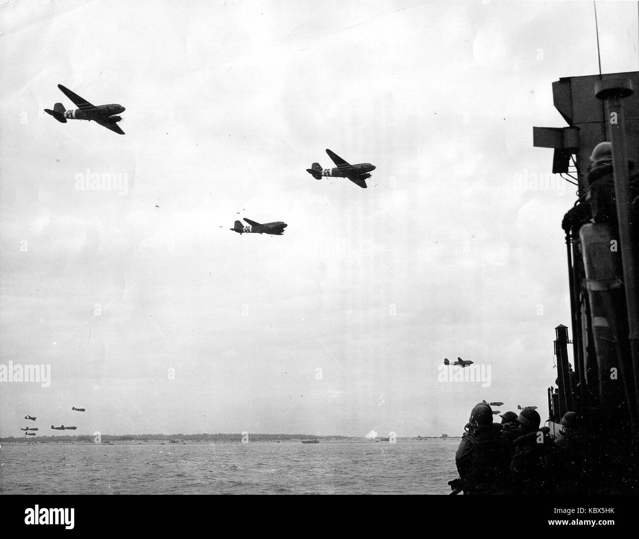 C 47 Flugzeuge während einer Mission während des D-Day während des Zweiten Weltkrieges durchgeführt Stockfoto
