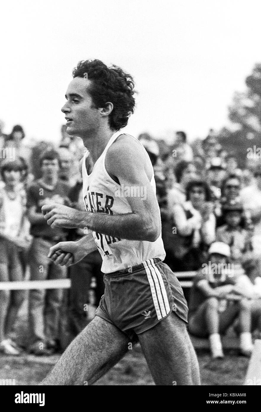 Alberto Salazar im 1979 aau Cross Country Meisterschaften konkurrieren. Stockfoto