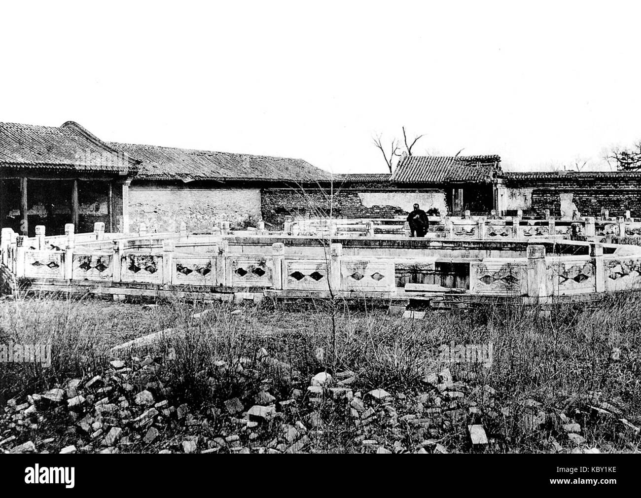 Heiße Quelle und Kaiserliches Bad bezieht sich auf ein historisches Kurbad mit Thermalquellen und Kaiserbädern, das sich durch ihre therapeutischen Eigenschaften und kulturelle Bedeutung in der Region auszeichnet. Stockfoto