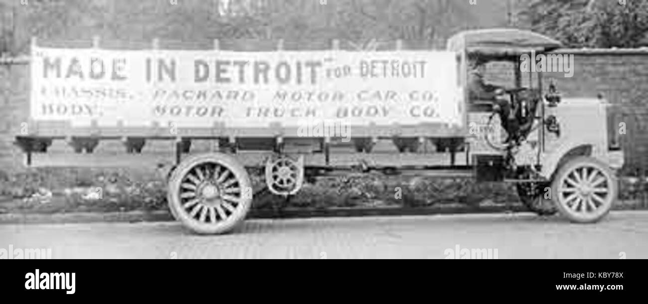 Die 1915er Packard Series E Motor Truck Body ist ein amerikanisches Lkw-Modell aus dem frühen 20. Jahrhundert, das für seine Langlebigkeit und den industriellen Einsatz in den 1910er Jahren bekannt ist Es war eine Schlüsselentwicklung in der Automobilgeschichte. Stockfoto