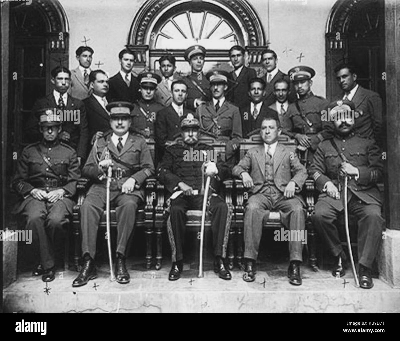 Ein historisches Foto mit der Bezeichnung „Josereyes1940“, das ein Ereignis oder Motiv aus dem Jahr 1940 darstellt. Das Foto fängt einen Moment in der Zeit ein und bietet einen Einblick in die Geschichte der Mitte des 20. Jahrhunderts. Stockfoto