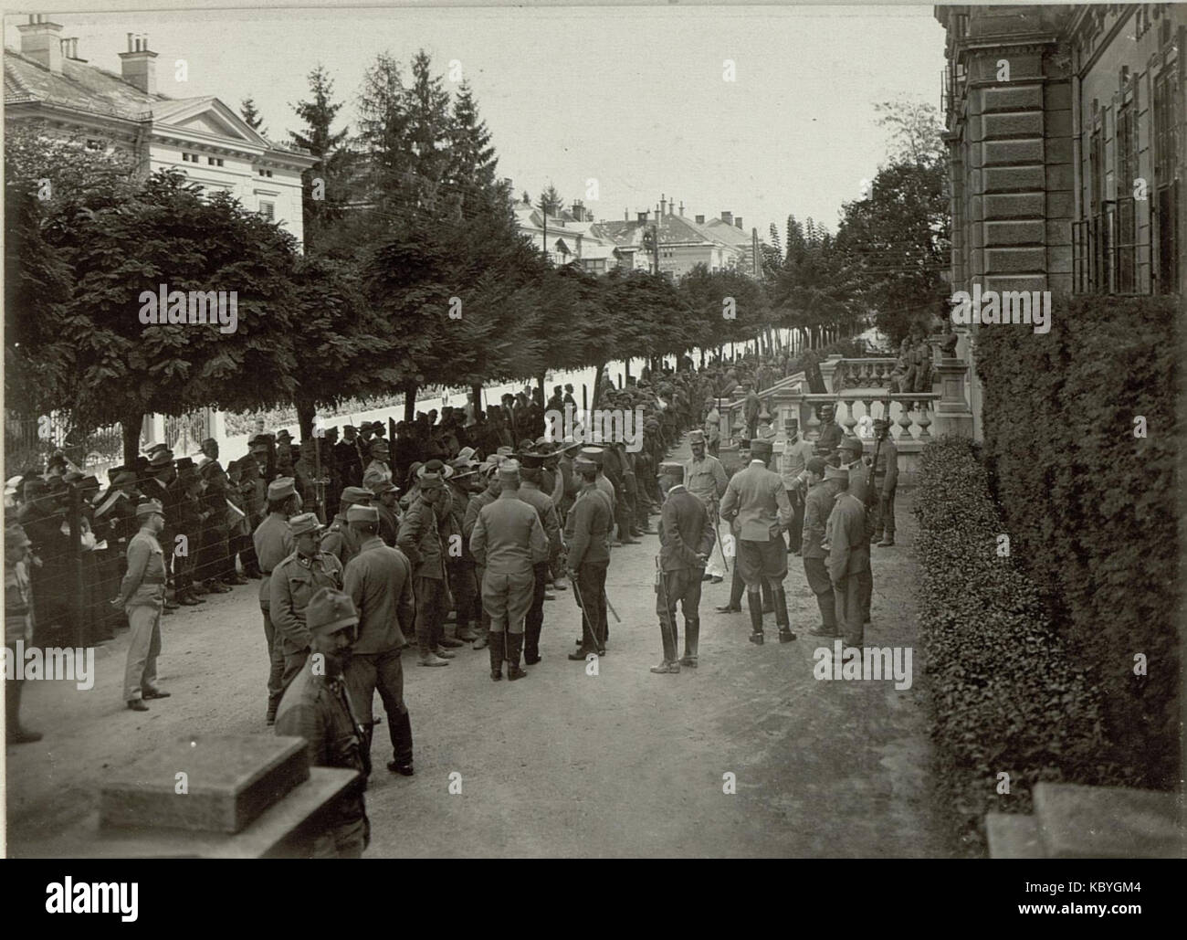 Gefangene Italiener vor dem Armee Gruppenkommando. Aufgenommen, am 16. September 1915. (BildID) 15461882 Stockfoto