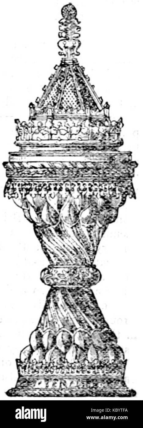 Dieser Artikel ist ein silbergoldener Salzkeller, der 1911 in der Encyclopaedia Britannica veröffentlicht wurde. Salzkeller wurden oft aufwändig gestaltet und in formellen Speisesorten während des frühen 20. Jahrhunderts verwendet. Stockfoto