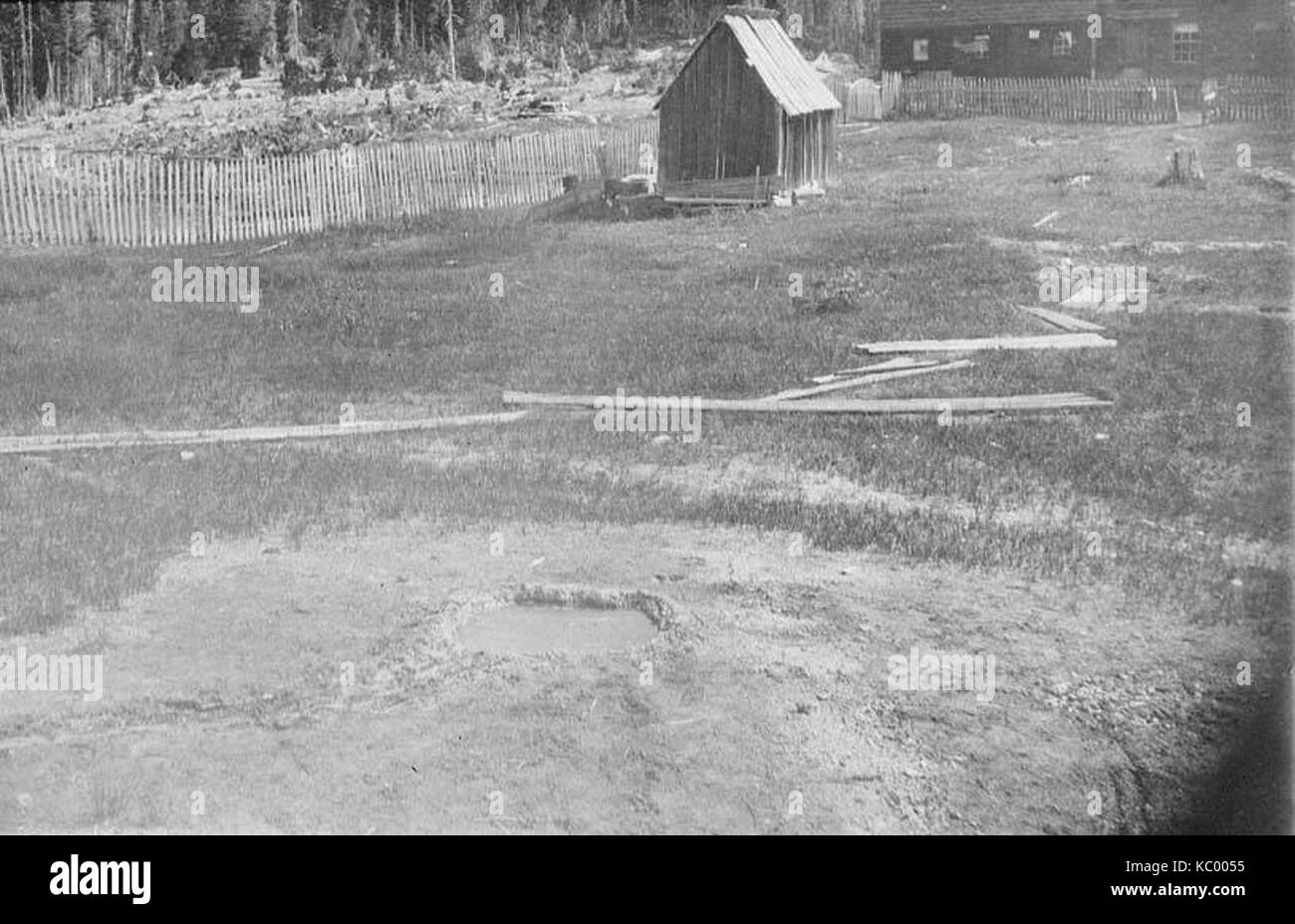 Mineral Spring und zwei Gebäude, Longmire Federn, Juli 1897 (SARVANT 49) Stockfoto
